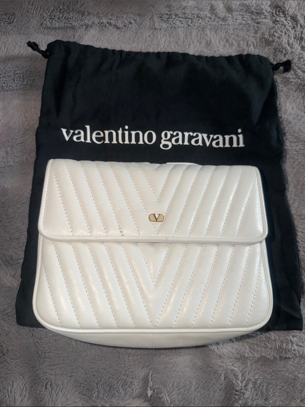 Preloved Vintage Valentino Garavani White Quilted Flap Crossbody Bag dust bag .
